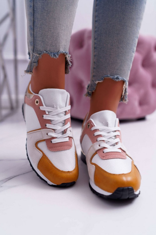 Vabaajajalatsid erinevates värvides