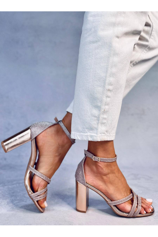 Stiilsed kõrge kontsaga sandaalid...