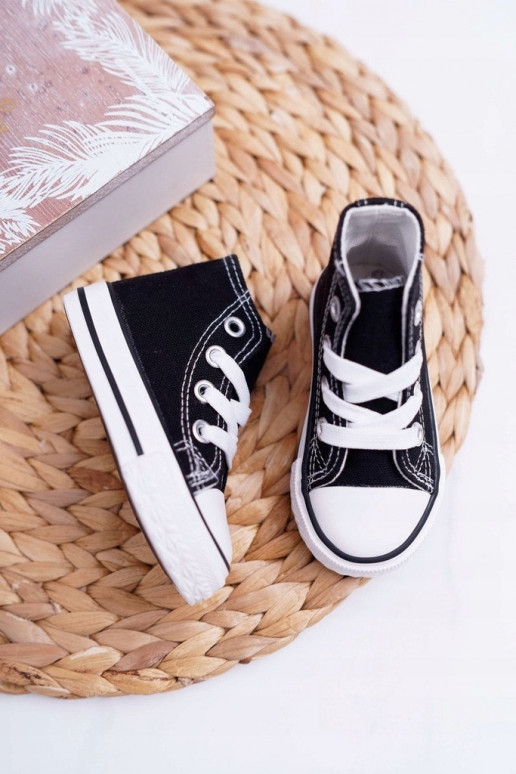 Musta tallaga lastejalatsid