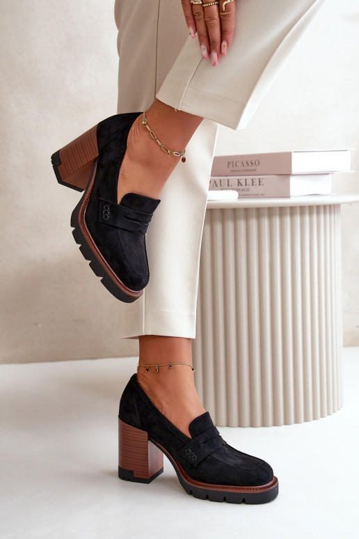 Naiste kõrge kontsaga kingad...