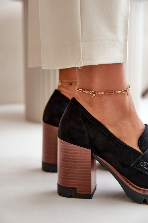 Naiste kõrge kontsaga kingad...