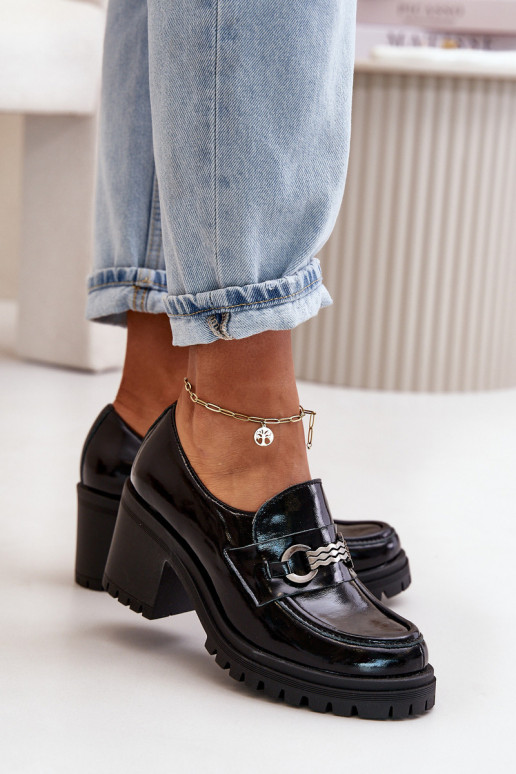 Naiste mustad lakknahast kingad...