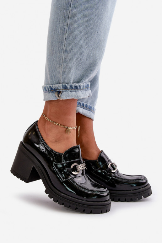 Naiste mustad lakknahast kingad...