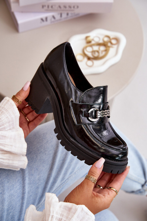 Naiste mustad lakknahast kingad...