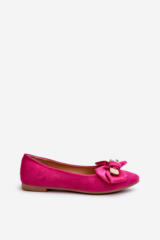 Roosad kunstsuede baleriinad, millel on lipsud