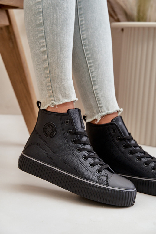 Naiste isolatsiooniga vabaaja...