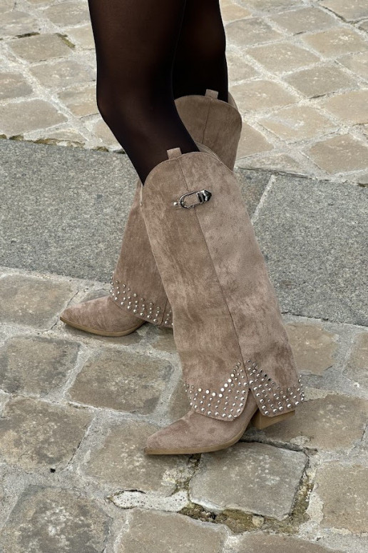 Kanna ja platvormiga kõrged saapad...