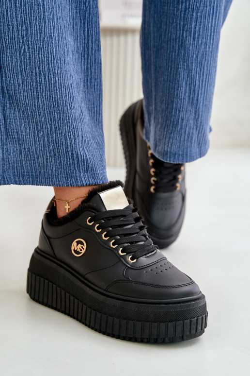 Sneaker-stiilis sportlikud jalatsid...