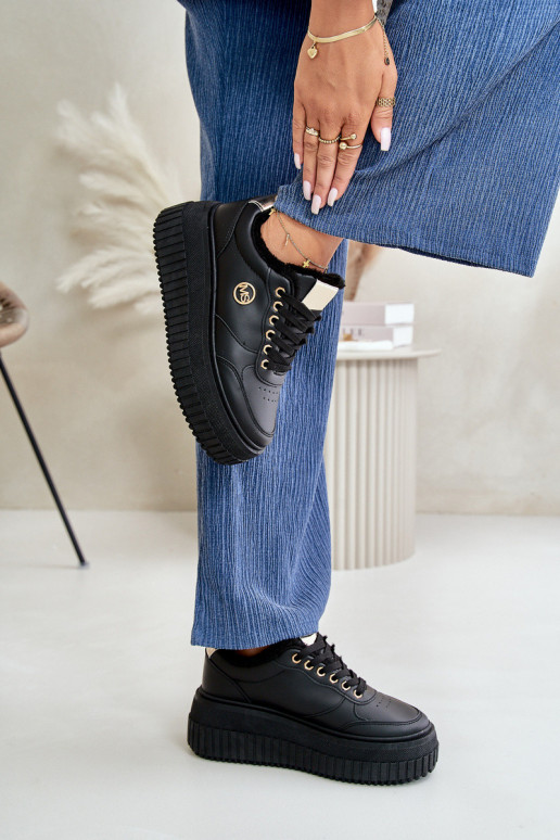 Sneaker-stiilis sportlikud jalatsid...