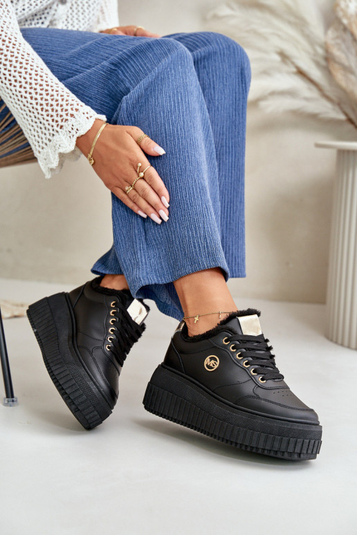 Sneaker-stiilis sportlikud jalatsid...