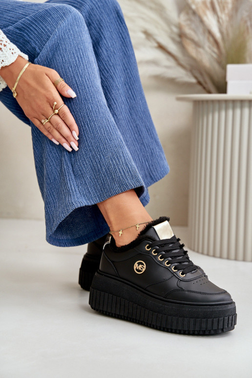 Sneaker-stiilis sportlikud jalatsid...