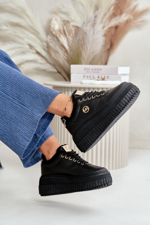 Sneaker-stiilis sportlikud jalatsid...