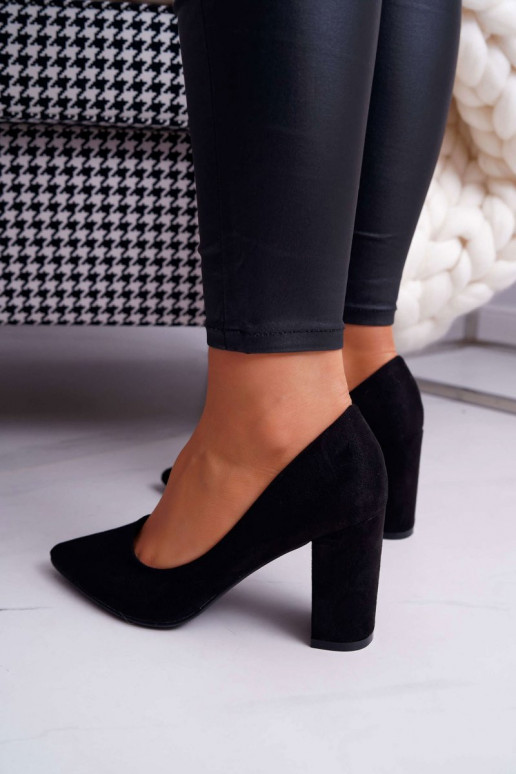 Zomšinised kontsakingad jalanõud...