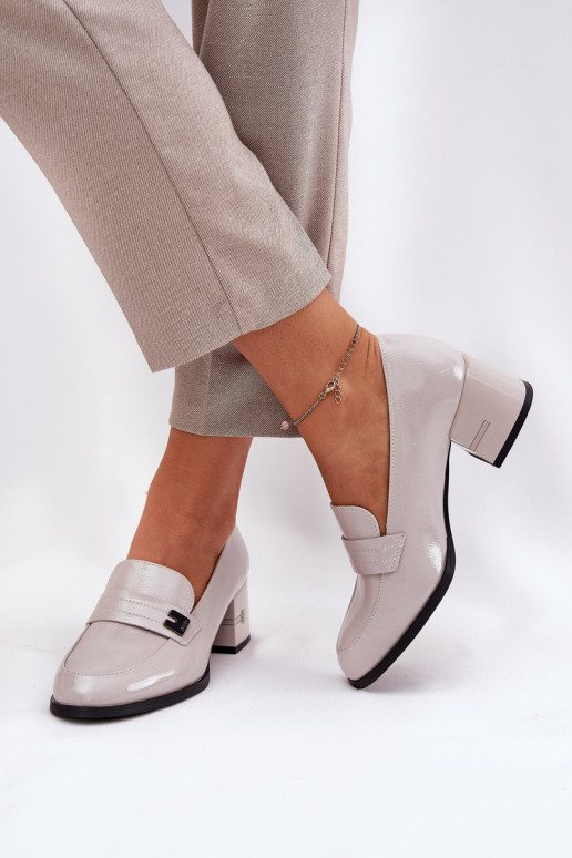 Hallid naiste kingad kontsade ja...