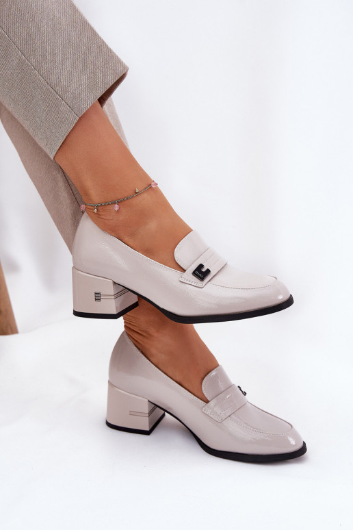 Hallid naiste kingad kontsade ja...