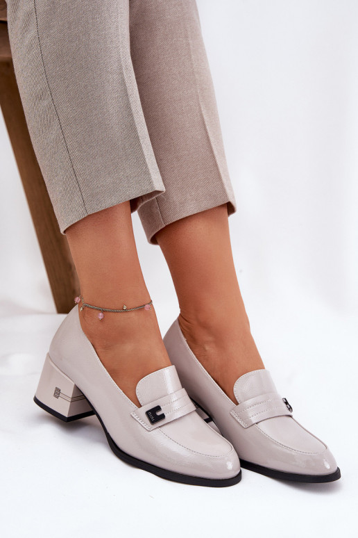 Hallid naiste kingad kontsade ja...