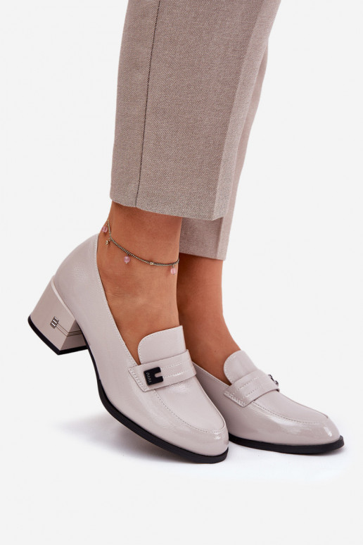 Hallid naiste kingad kontsade ja...