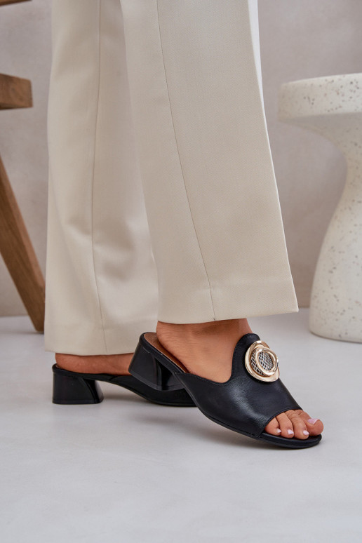 Elegantsed naiste plätud Sellel...