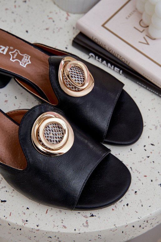 Elegantsed naiste plätud Sellel...