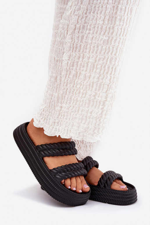 Kerged naiste mustad sussid...