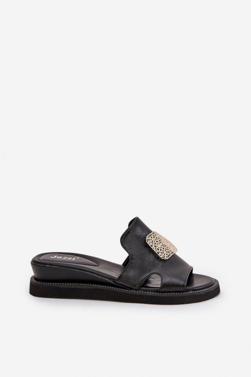 Mustad naiste sussid ornamentidega...