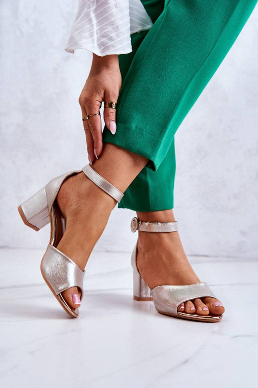 Naistesandaalid kõrge jämeda kontsaga...