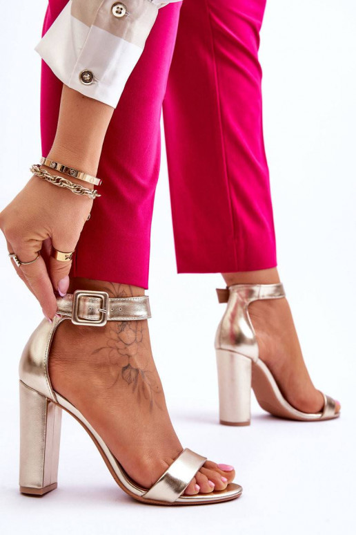 Sandaalid kõrge jämeda kontsaga...