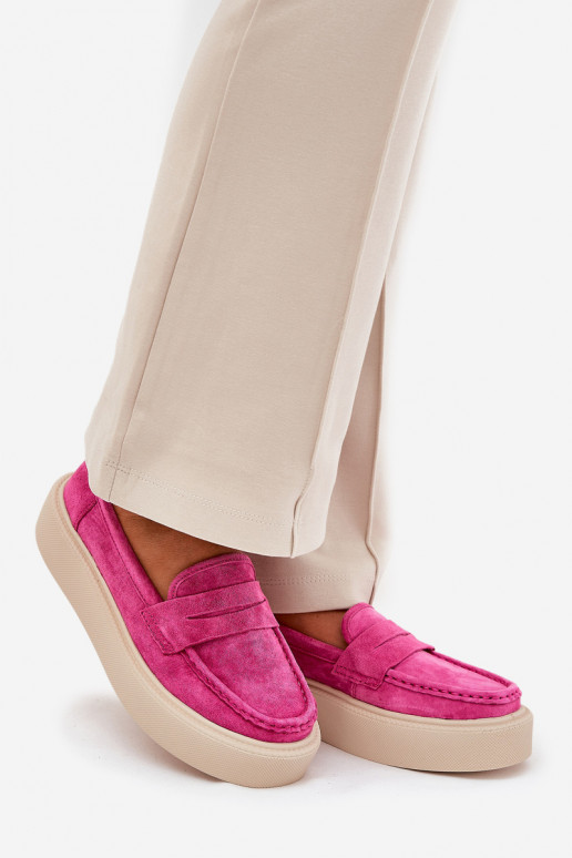 Naistel sametist mokasiinid...