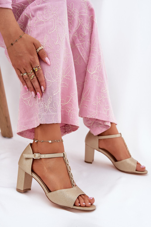 Kuldse värviga naiste kõrge kontsaga...