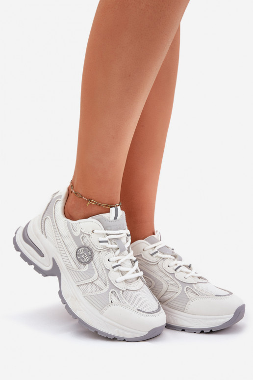 Valged naiste spordistiilis kingad...