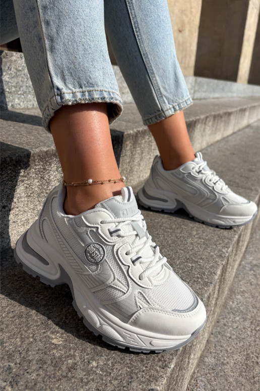 Valged naiste spordistiilis kingad...