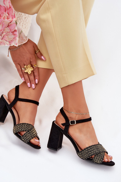 Naiste kõrged sandaalid musta värvi...