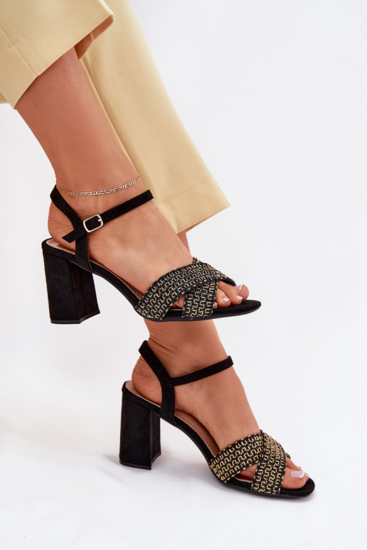 Naiste kõrged sandaalid musta värvi...