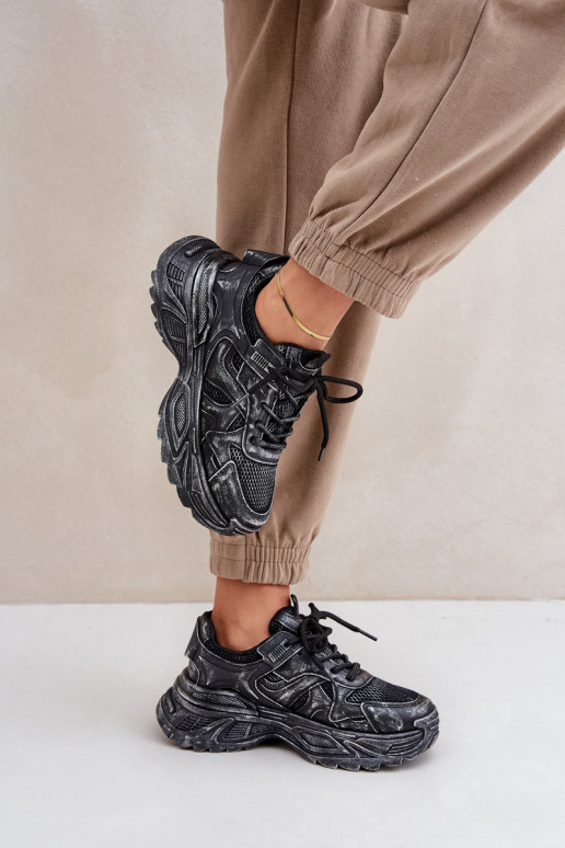 Must värv naiste spordijalatsid