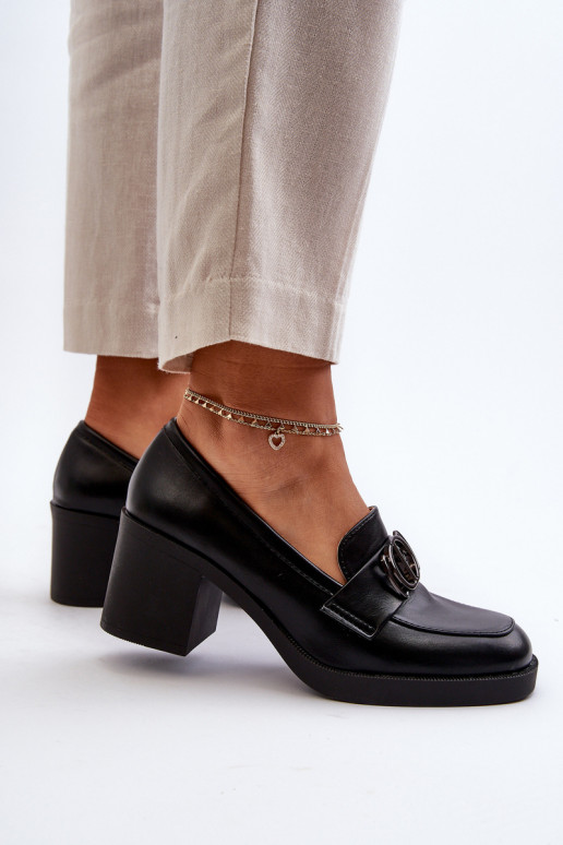 Must värv kingad kontsaga ja...