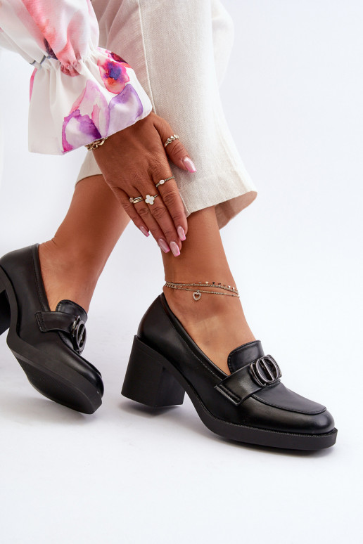 Must värv kingad kontsaga ja...