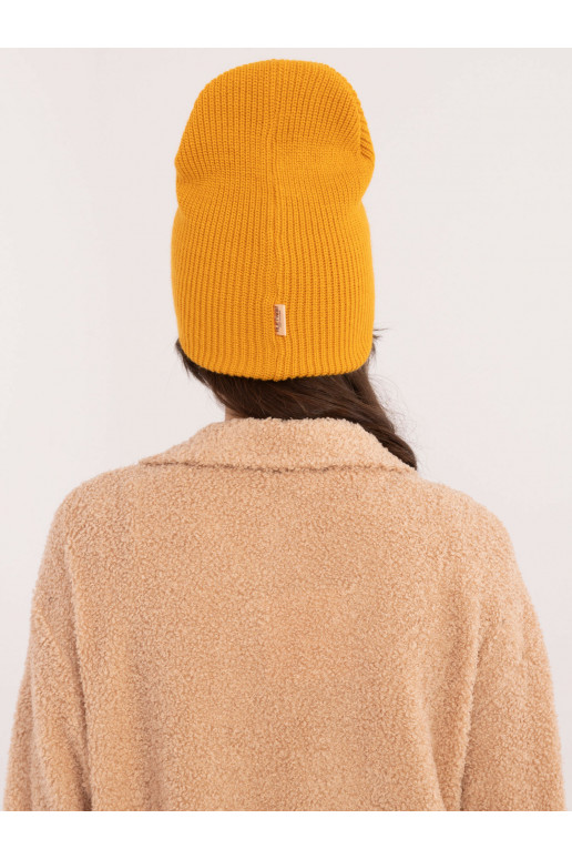 Müts on tumekollane