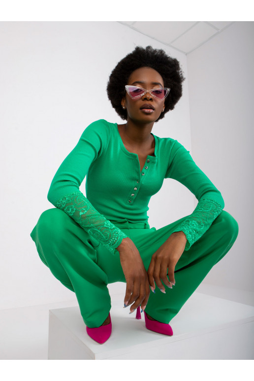 Roheline soonikuga pluus pitsiga...