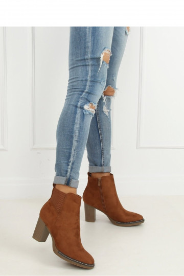 Kõrge kontsaga poolsaapad... 2