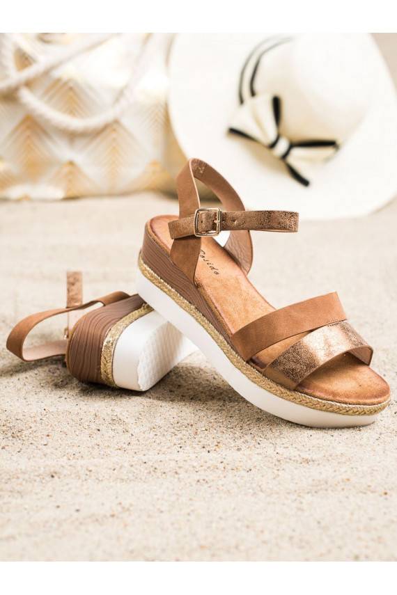 Kerged sandaalid platvormiga 