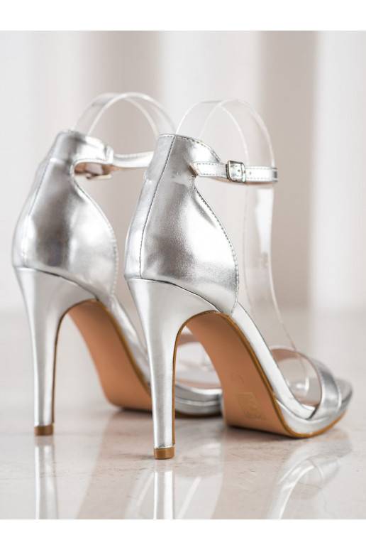 Klassikalise mudeli sandaalid peene kontsaga 