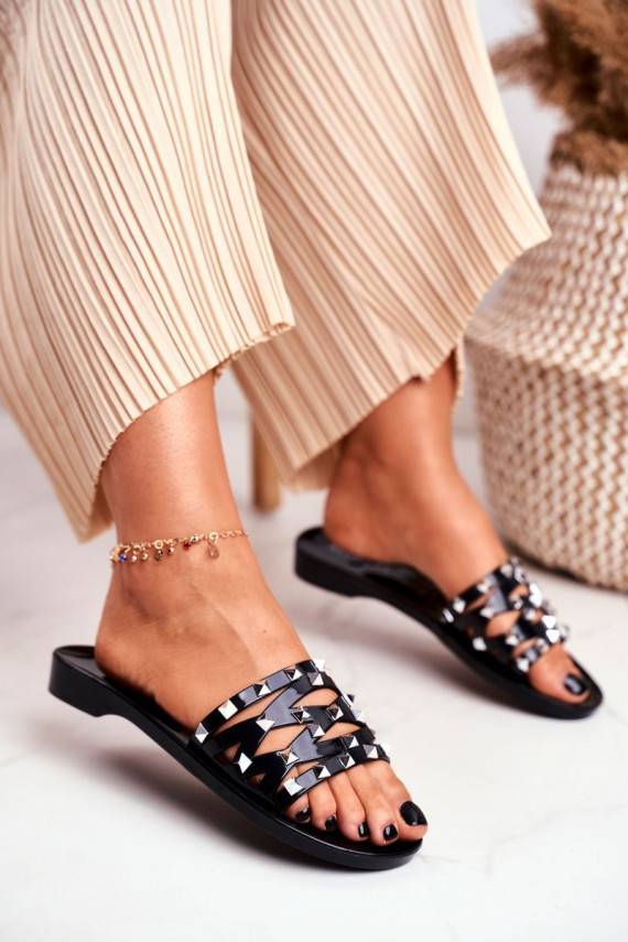   Plätud mustad kummist neetidega Patty