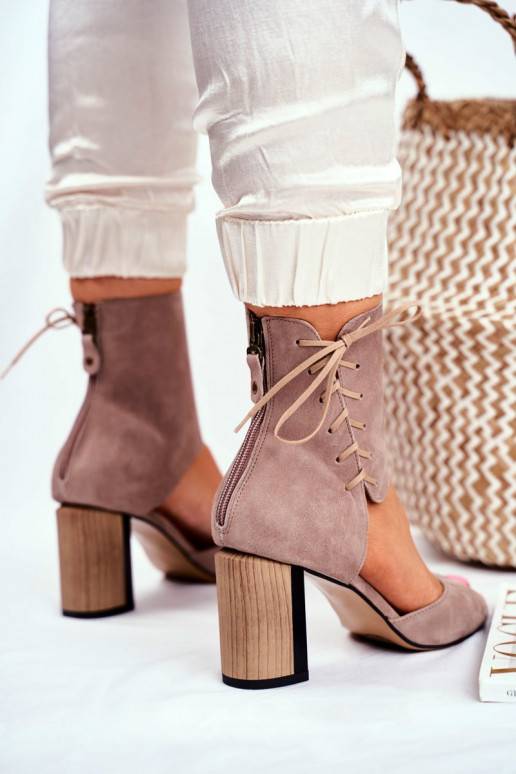 Naistesandaalid  beeži värvi seemisnakhsed 04122-04