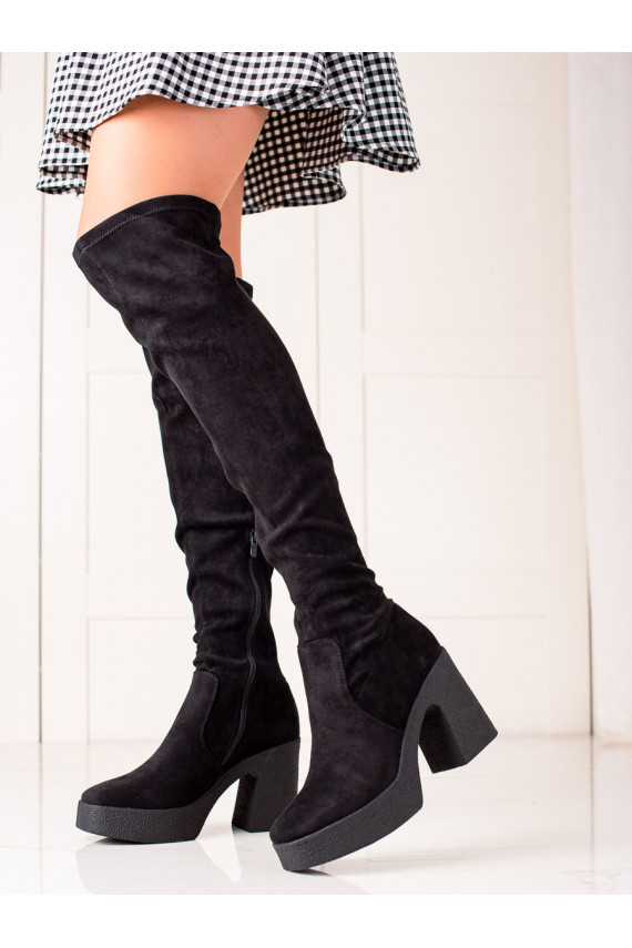 Moekad pika säärega saapad platvormiga 