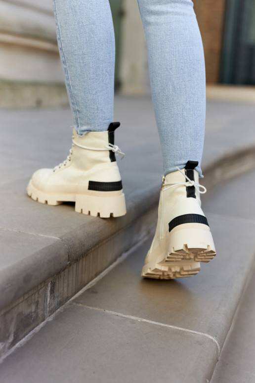 Naiste poolsaapad Elevandiluu värvi Larina