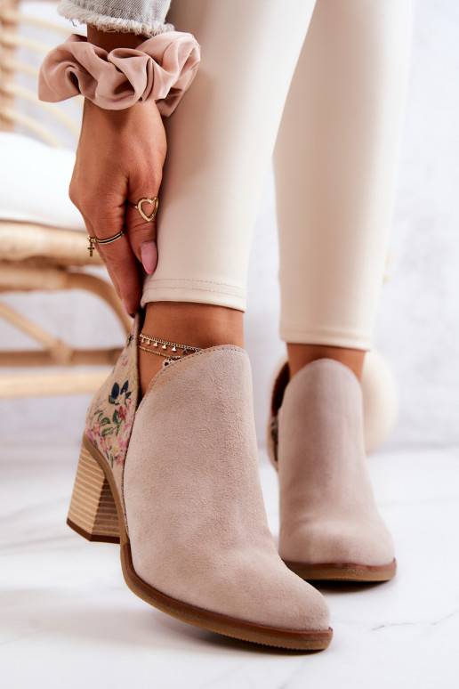 Naiste poolsaapad  kõrge jämeda kontsaga  Elevandiluu värvi 04492