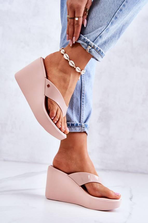   Plätud moodsad varbavahe-sandaalid platvormiga  HH285294 Nude