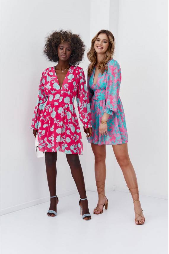 Roosa-sinine lillemustriga kleit