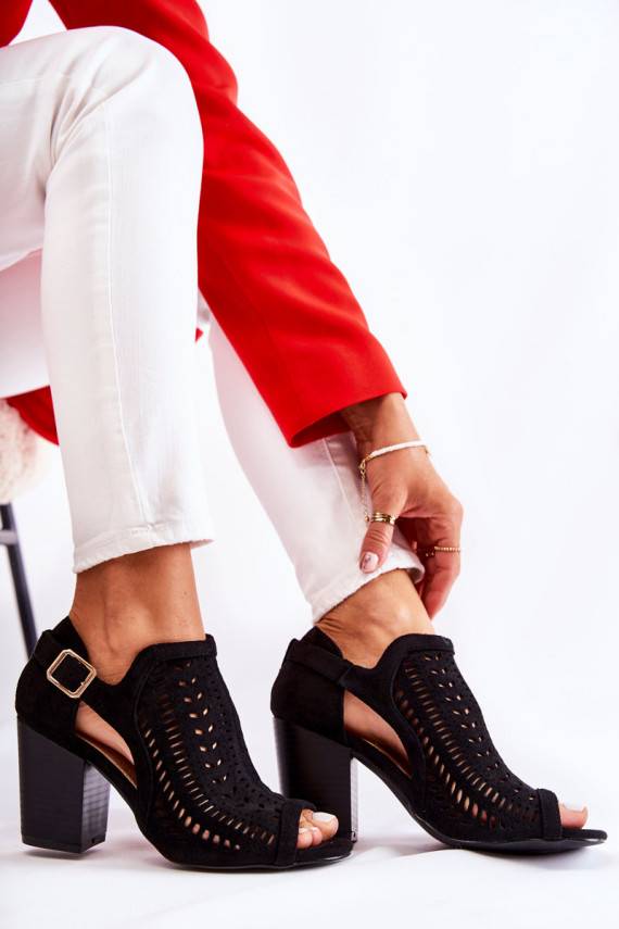 Naiste poolsaapad Cut Out  mustad Beyond Us