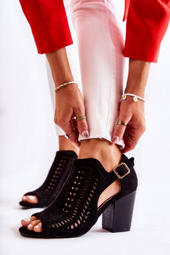 Naiste poolsaapad Cut Out  mustad Beyond Us